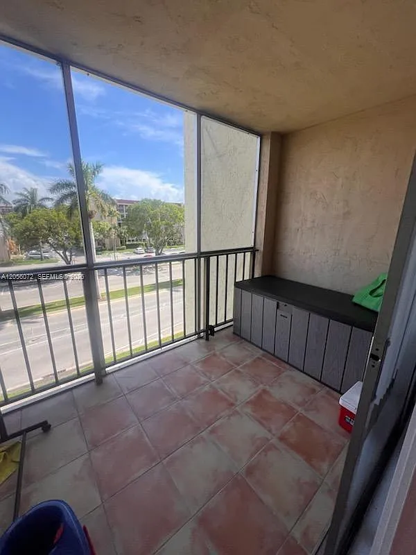 Desoto Park Condo — Photo 1