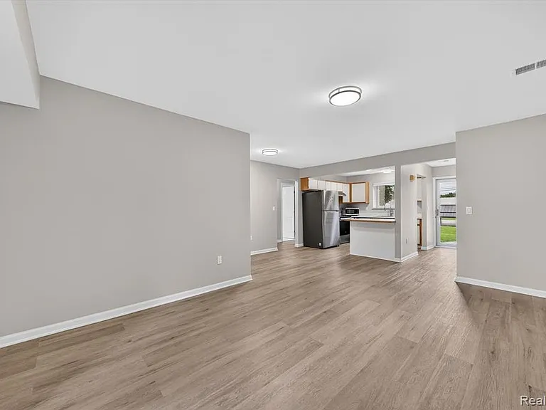 44393 Sunnyside Dr — Photo 8