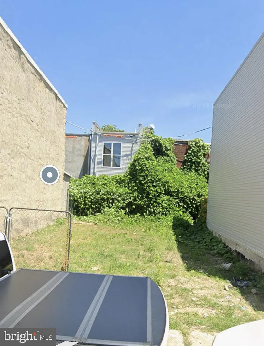 657 N Sickels St photo 1