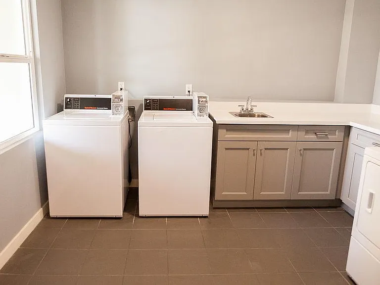 Grand View Apartments — Photo 41