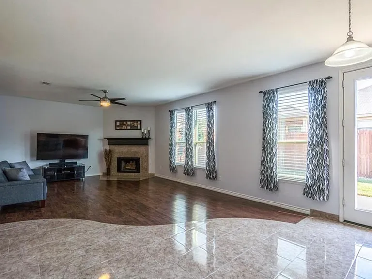 5425 Shady Springs Trl — Photo 8