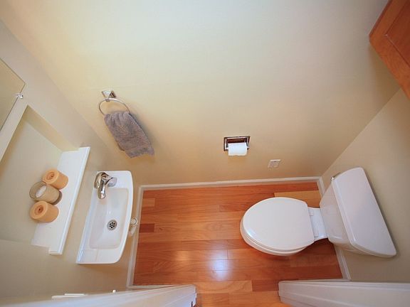 2nd floor powder room