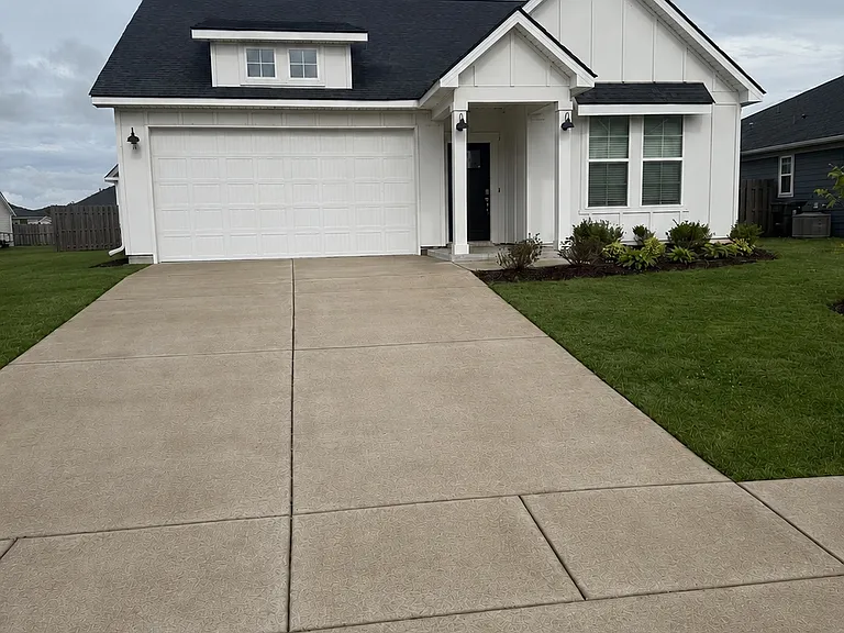 105 Alberta Harris Dr — Photo 1
