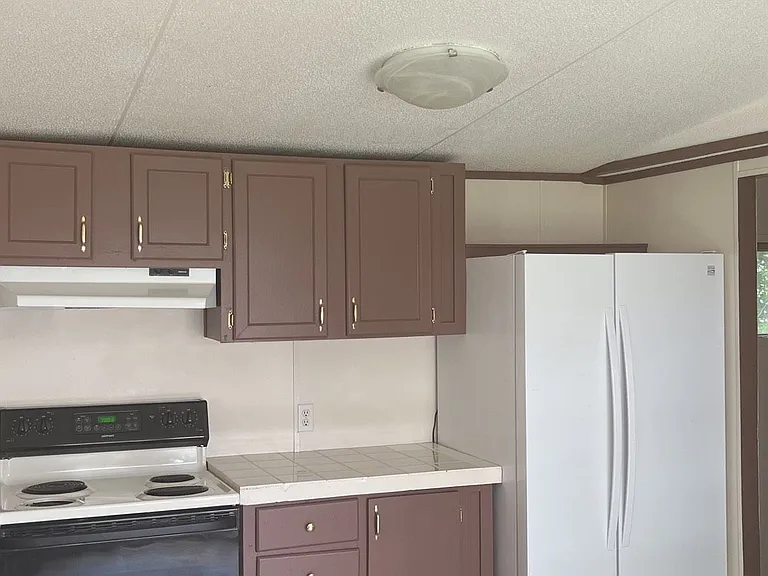 521 E Veterans Memorial Blvd #301 — Photo 9