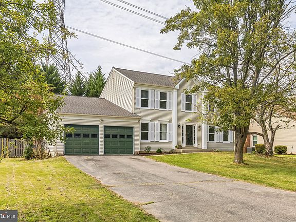 2nd image of 28 Snow Meadow Ln