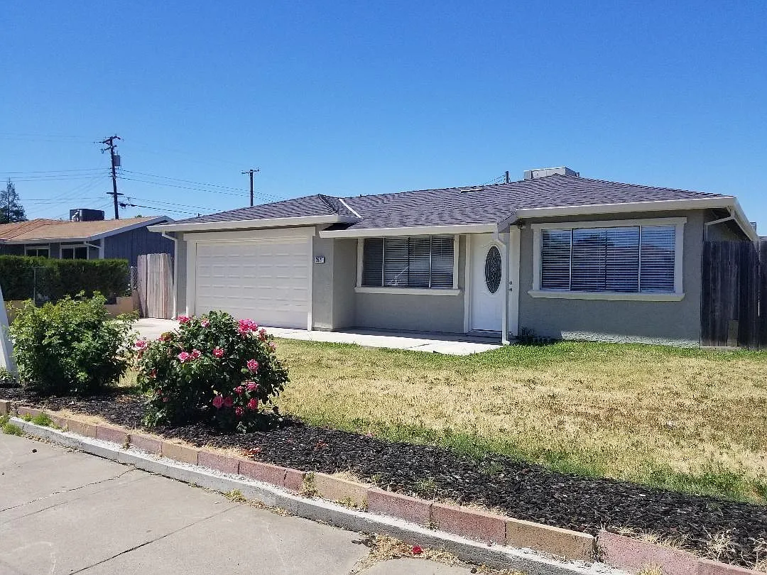 2821 Edinger Ave photo 1