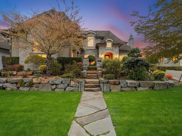 15957 39a Ave, Surrey, BC V3Z 0Y3