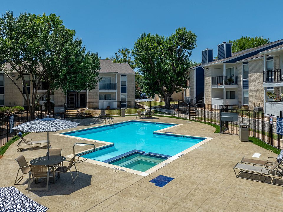 Sparkling Swimming Pool at Sandstone Apartments
