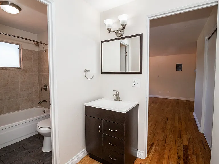 Emerson Flats — Photo 35