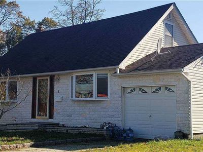 8 Phelps Ln, North Babylon, NY, 11703