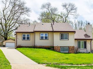 217 E Hughes Cir, Des Moines, IA 50315