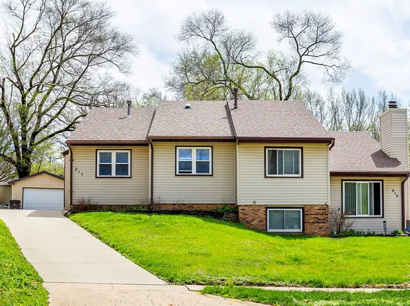 217 E Hughes Cir, Des Moines, IA 50315