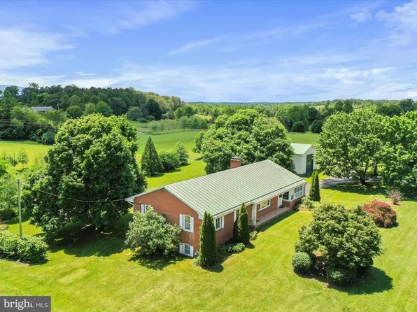 8236 Back Rd, Maurertown, VA 22644