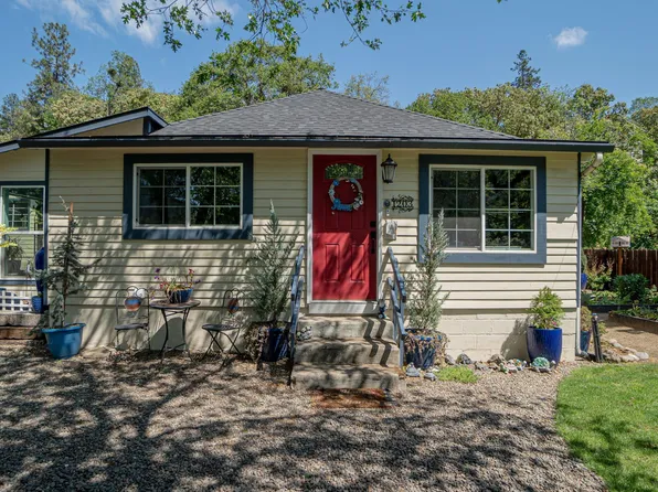 1203 4th Ave, Gold Hill, OR 97525