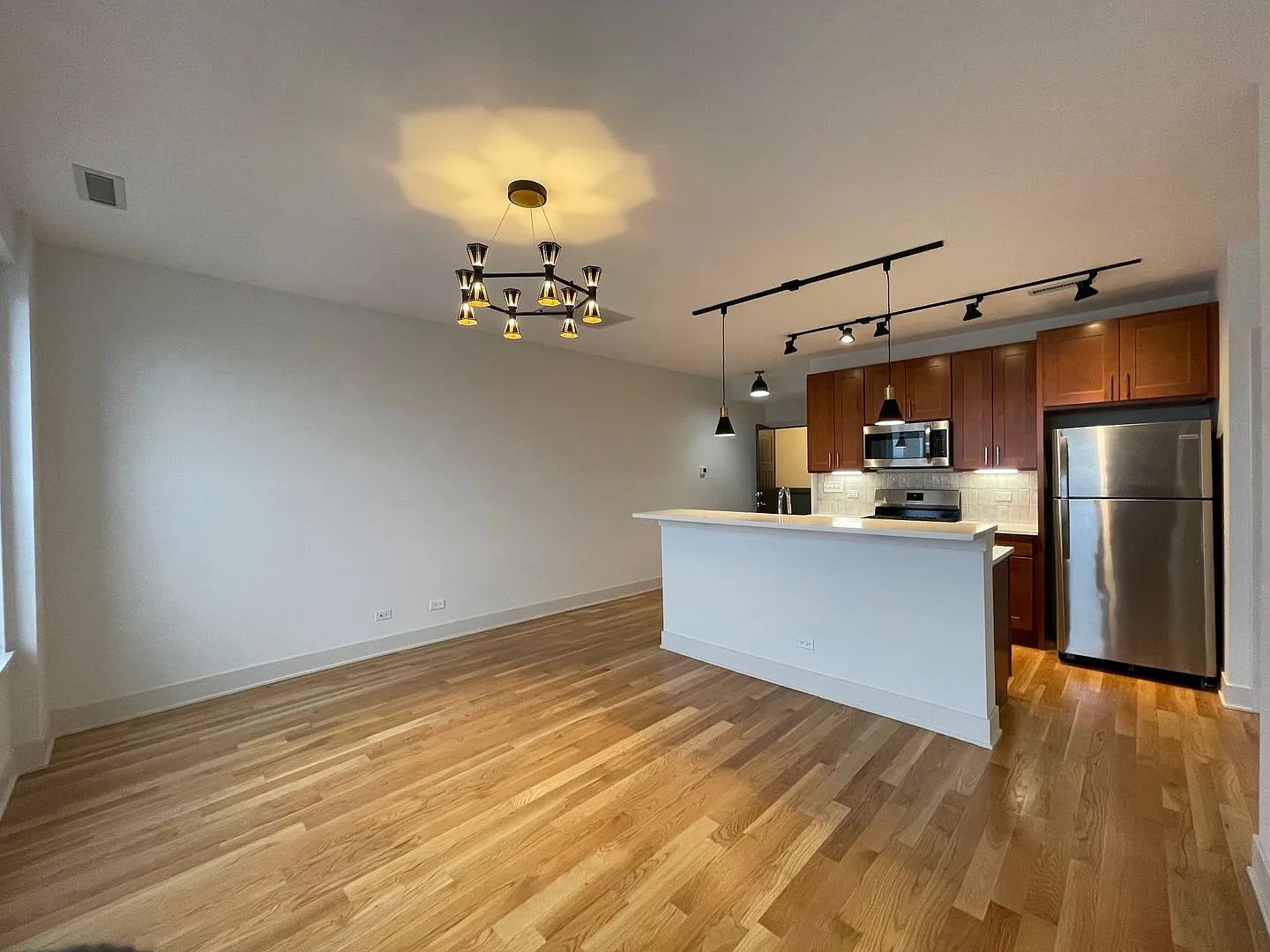 2740 N Spaulding Ave — Photo 3