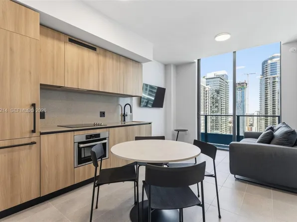 121 NE 5th St, Miami, FL