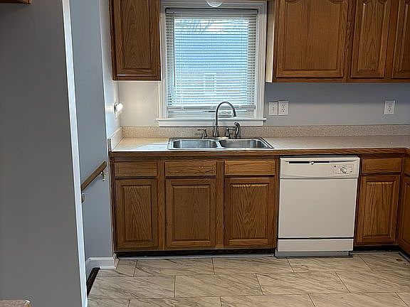 3rd image of 3818 Chevy Chase Rd