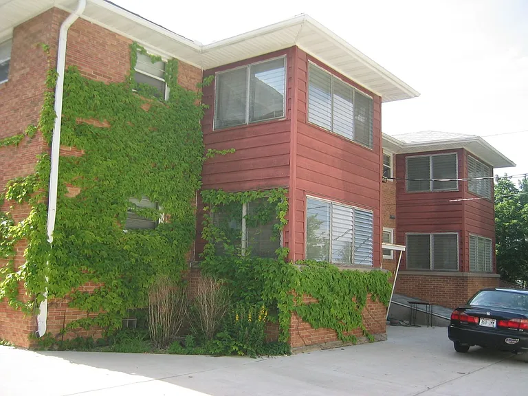 401 Berwyn Dr — Photo 3