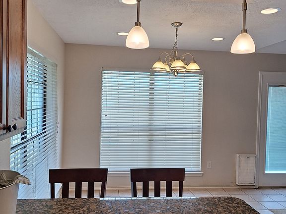4th image of 153 Broadmoor St