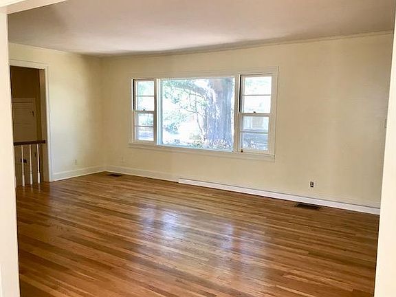 5th image of 405 Hillside Dr