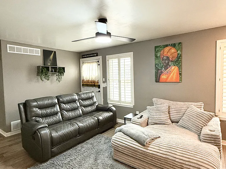 4555 Genoa St — Photo 8