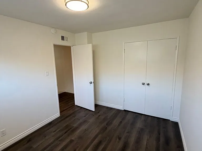 4340 Walnut — Photo 32