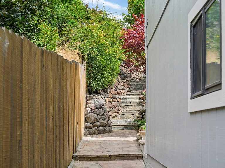 514 Isabella Ave #B — Photo 2