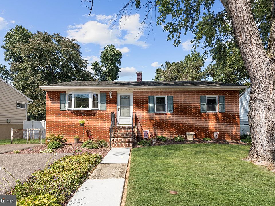 1st image of 412 Arbor Dr