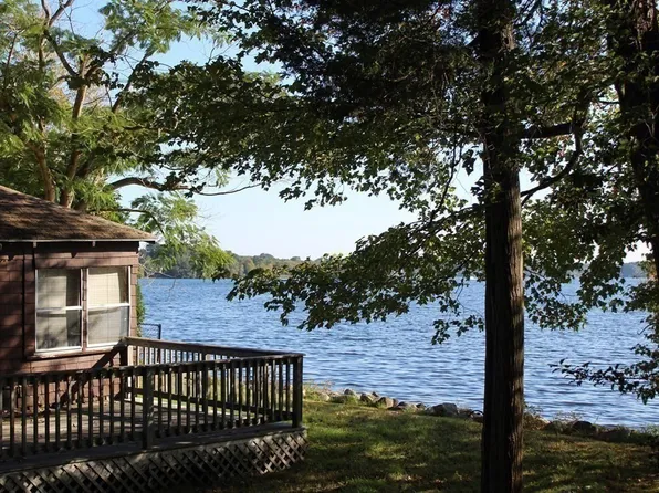 99 Ocean Ave, Halifax, MA 02341