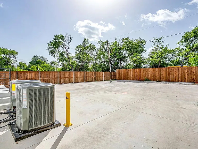 2333 Benbrook Blvd — Photo 46