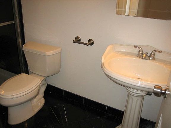 5th image of 1753 W Chicago Ave #02