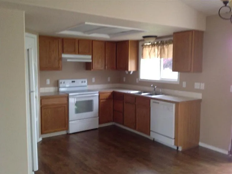 2420 W Grouse Ave — Photo 2