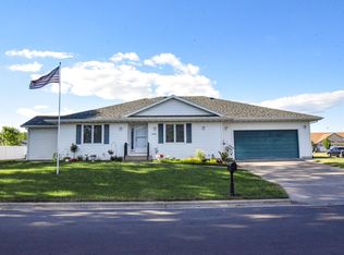 1305 Pinecrest Ln, Onalaska, WI 54650