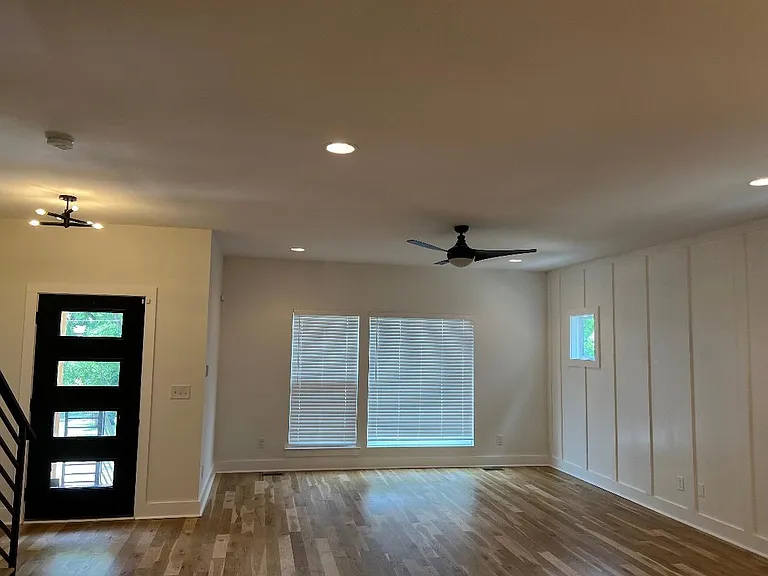 Living room/ Entry