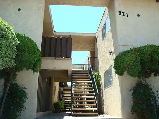 821 S Webster Ave — Photo 1