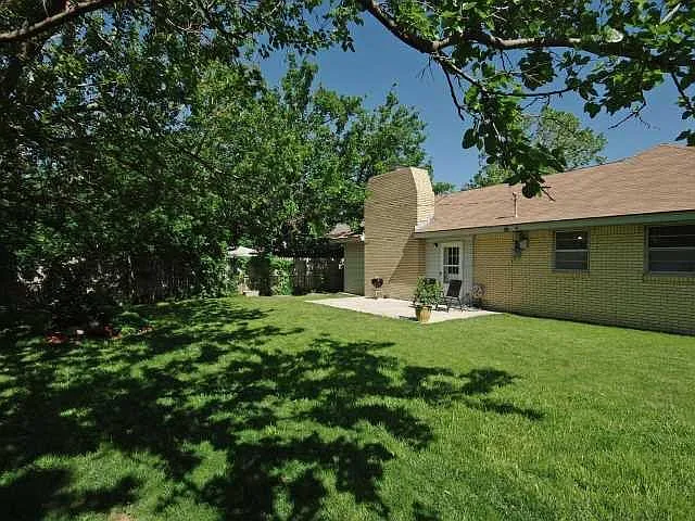 1828 Lanesboro Dr — Photo 17