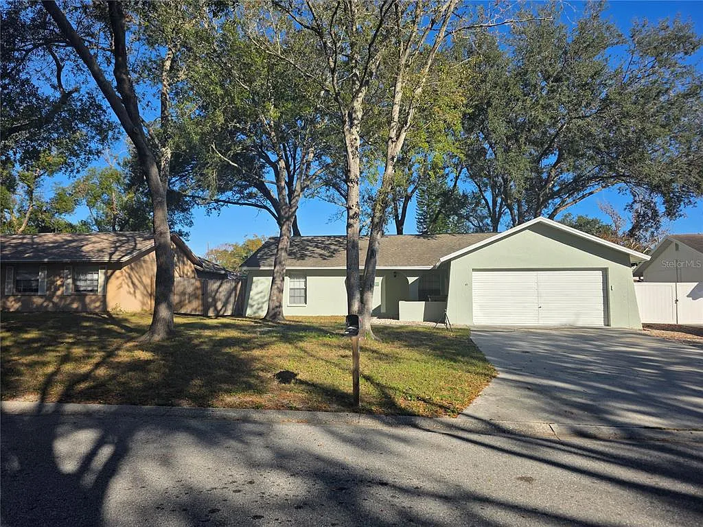 Building Photo - 7604 N Sanibel Cir