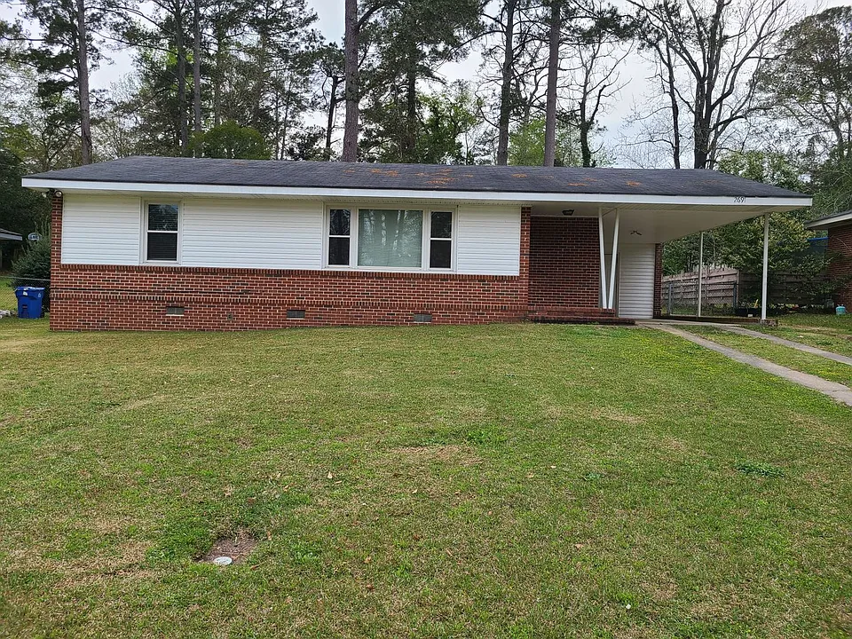 2691 Fernwood Ave