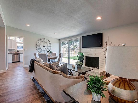 4th image of 10822 Rustic Ln