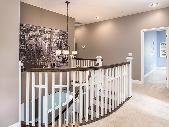 3rd image of 211 Parkside Cir