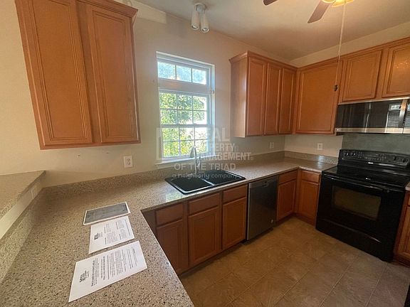 4th image of 5985 Hollow Wood Ct