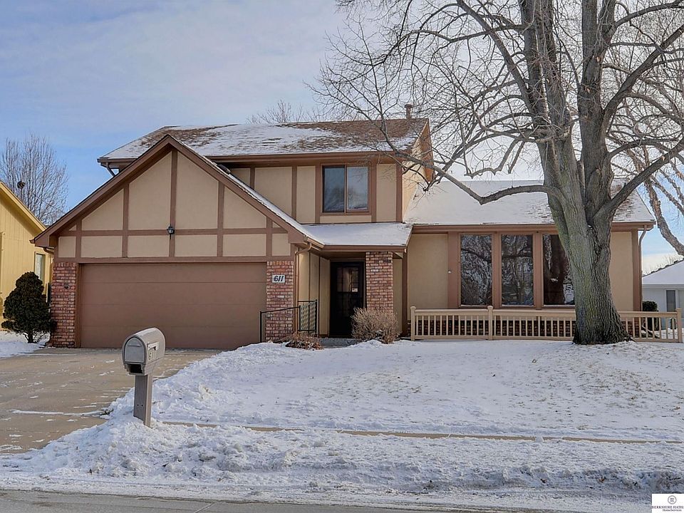 1st image of 611 N 150th St