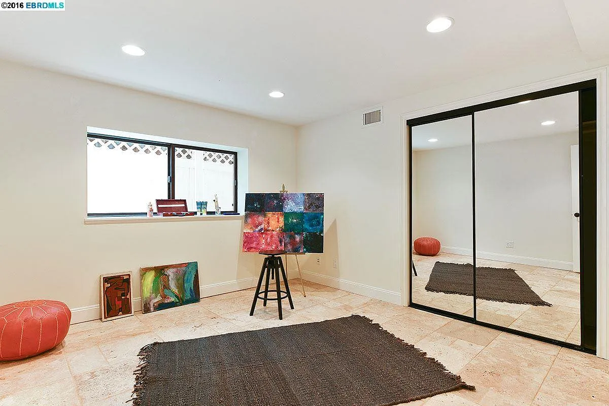 1530 Summit Rd — Photo 4