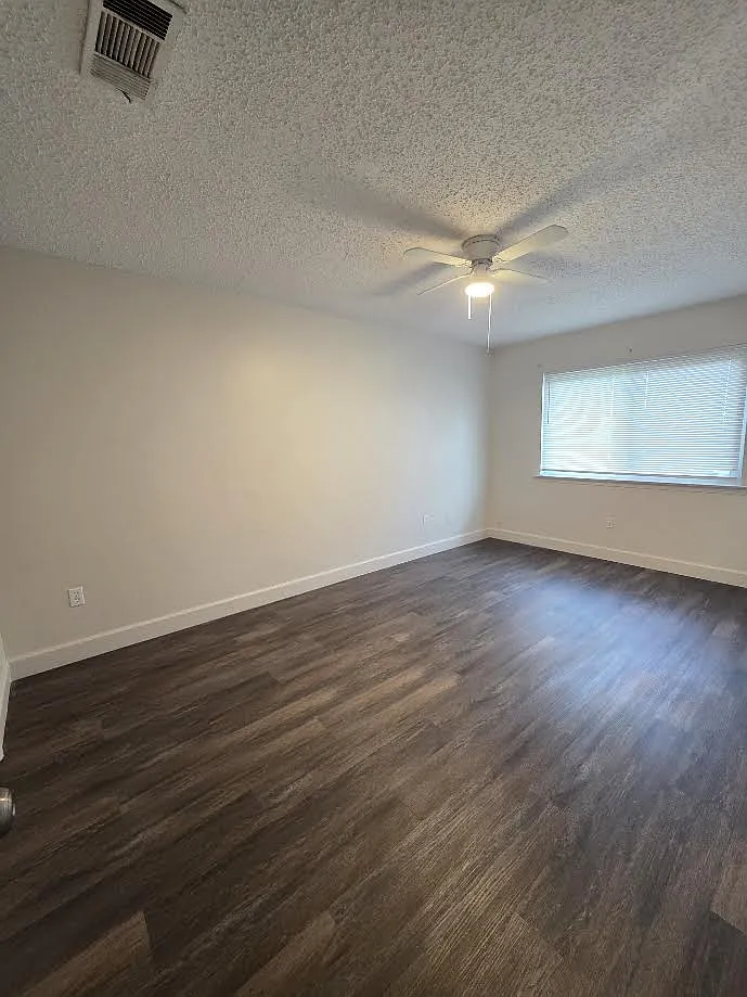 3 bed, 1.5 bath, 1250 sqft, $1,450 — Photo 4