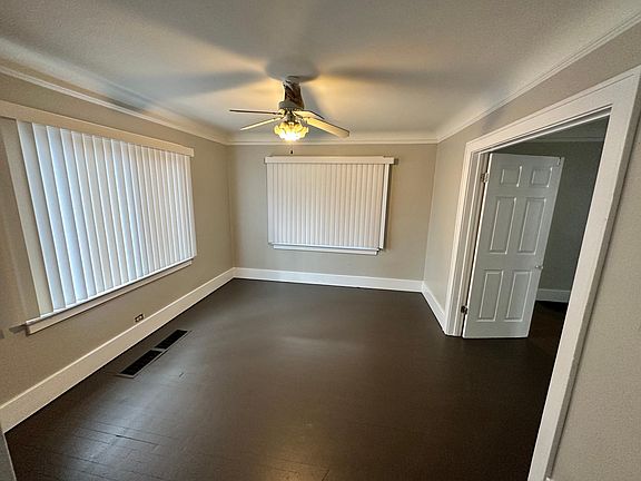 5th image of 1113 N Saginaw St