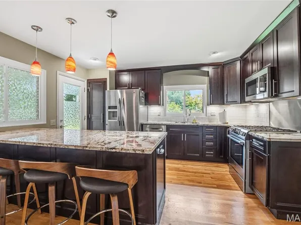 744 Bergerac Dr, Saint Louis, MO 63141