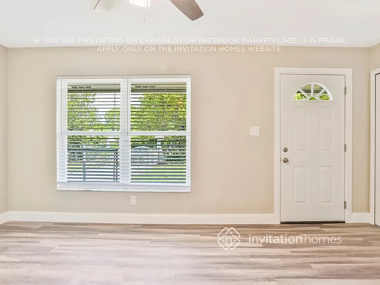 316 E Rose Ln — Photo 2