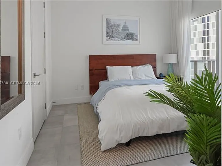 17550 Collins Ave #CU-1205 — Photo 24