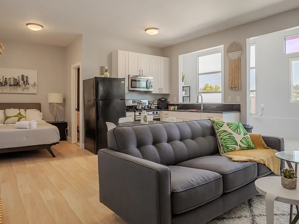 4648 Hollywood Blvd #103
