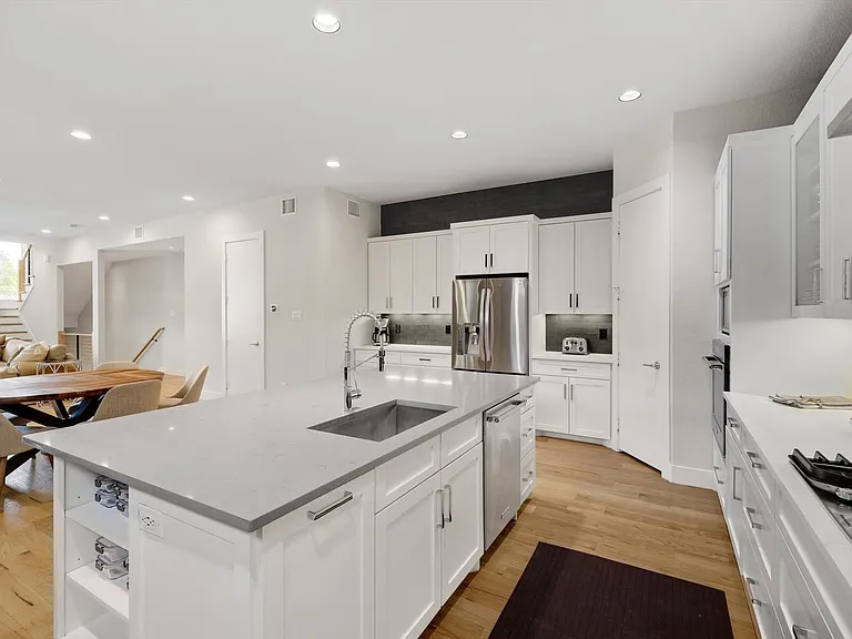 2421 Throckmorton St — Photo 12